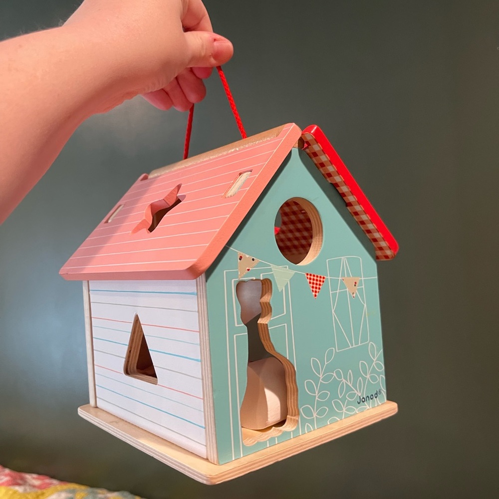 Janod shape sorting house